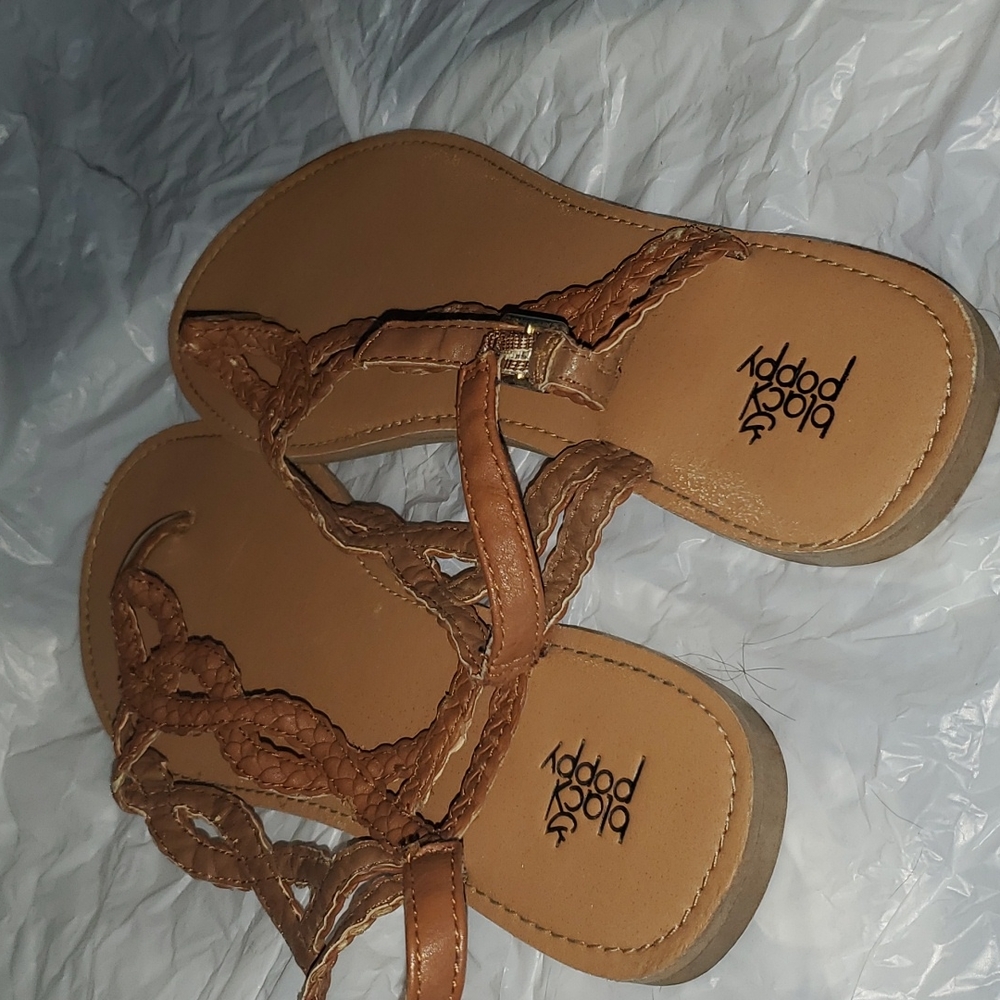 💜💚💜Size 8 Black Poppy Tan Thong Sandals w ankle strap